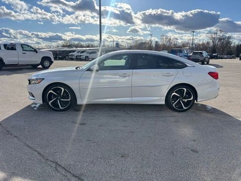 Used 2018 Honda Accord Sport image 2