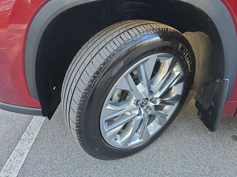 Used 2023 Toyota Highlander Limited image 34