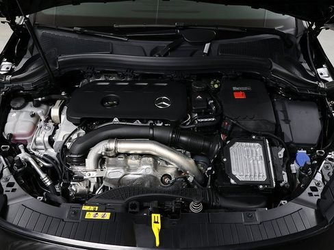 Used 2025 Mercedes-Benz GLA 250 4MATIC image 36