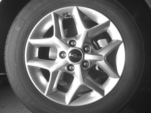 Used 2025 Kia Soul LX w/ LX Technology Package FWD image 13