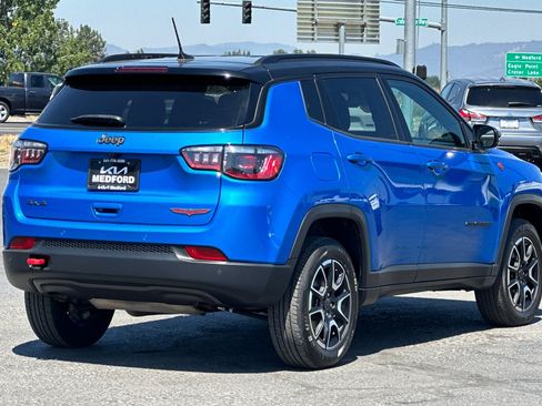 Used 2025 Jeep Compass Trailhawk AWD/4WD image 4