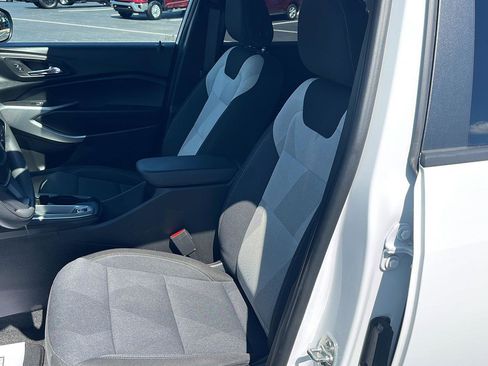Used 2025 Chevrolet Trax LS FWD image 19