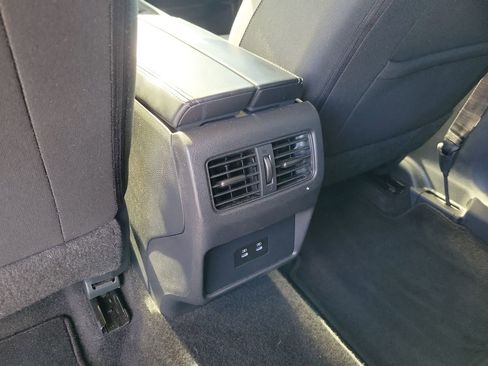 Used 2025 Nissan Rogue SV AWD/4WD image 12