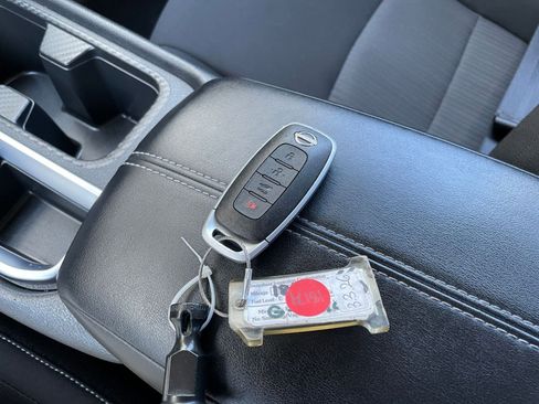 Used 2025 Nissan Sentra SV FWD image 21