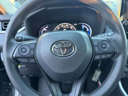 Used 2025 Toyota RAV4 LE image 27