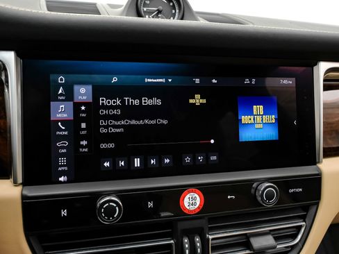 Used 2024 Porsche Macan image 31