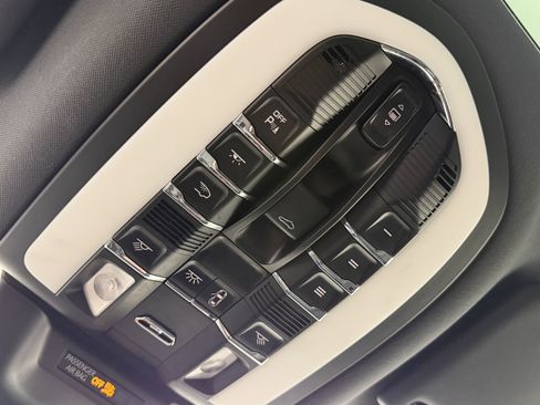 Certified 2022 Porsche Macan image 35