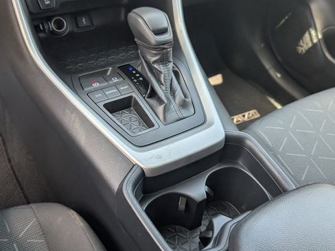 Used 2020 Toyota RAV4 XLE w/ Convenience Package FWD image 16