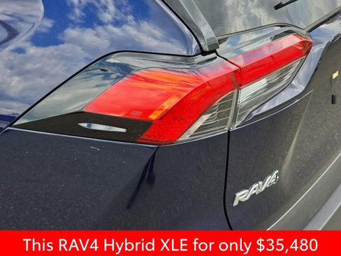 Used 2025 Toyota RAV4 XLE image 41