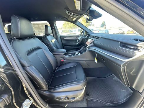 New 2025 Jeep Grand Cherokee Limited image 24