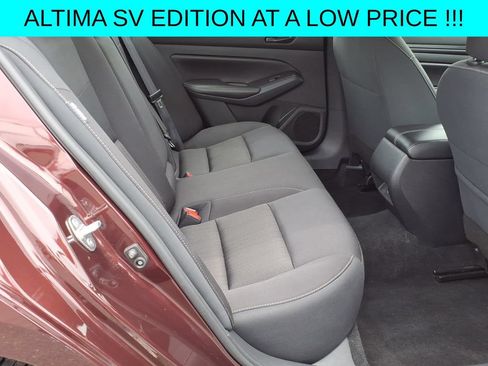 Used 2024 Nissan Altima 2.5 SV FWD image 9