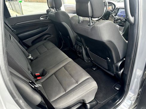 Used 2019 Jeep Grand Cherokee Laredo image 20