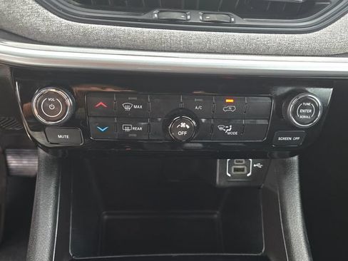 Certified 2024 Jeep Compass Latitude AWD/4WD image 14