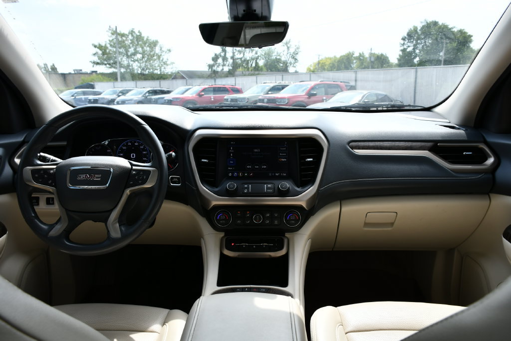 Used 2021 GMC Acadia Denali w/ Denali Technology Package FWD image 23