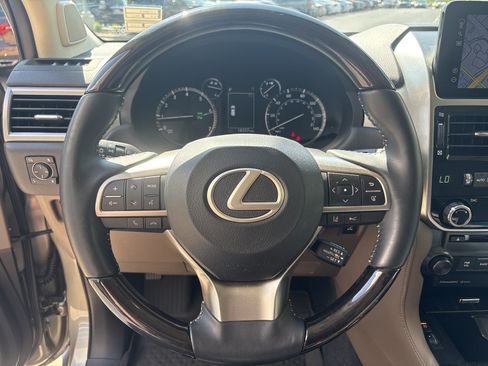Used 2023 Lexus GX 460 Premium w/ Accessory Package AWD/4WD image 18