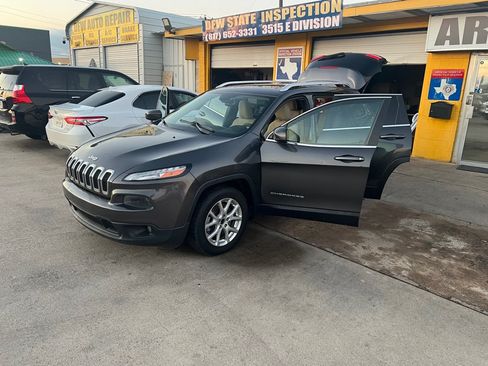 Used 2015 Jeep Cherokee Latitude FWD image 8