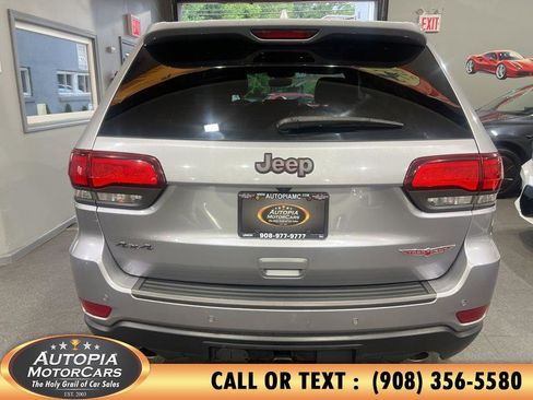 Used 2018 Jeep Grand Cherokee Trailhawk AWD/4WD image 4
