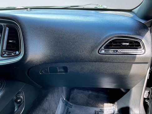 Certified 2016 Dodge Challenger SXT image 17