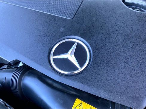 Certified 2021 Mercedes-Benz GLC 300 4MATIC image 32