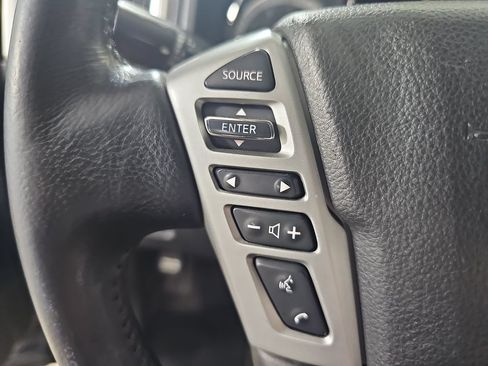 Used 2019 Nissan Titan SV w/ SV Convenience Package AWD/4WD image 21