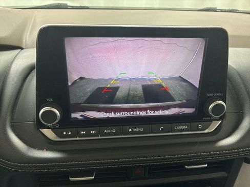 Used 2023 Nissan Rogue SV image 16