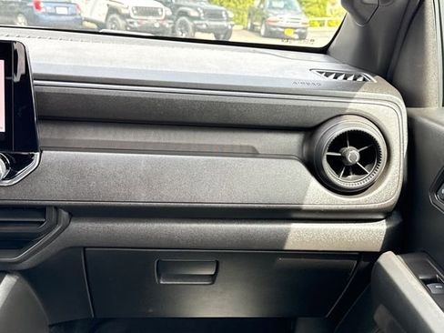 Used 2024 Chevrolet Colorado Trail Boss AWD/4WD image 11