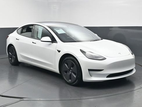 Used 2023 Tesla Model 3 Standard Range RWD image 3