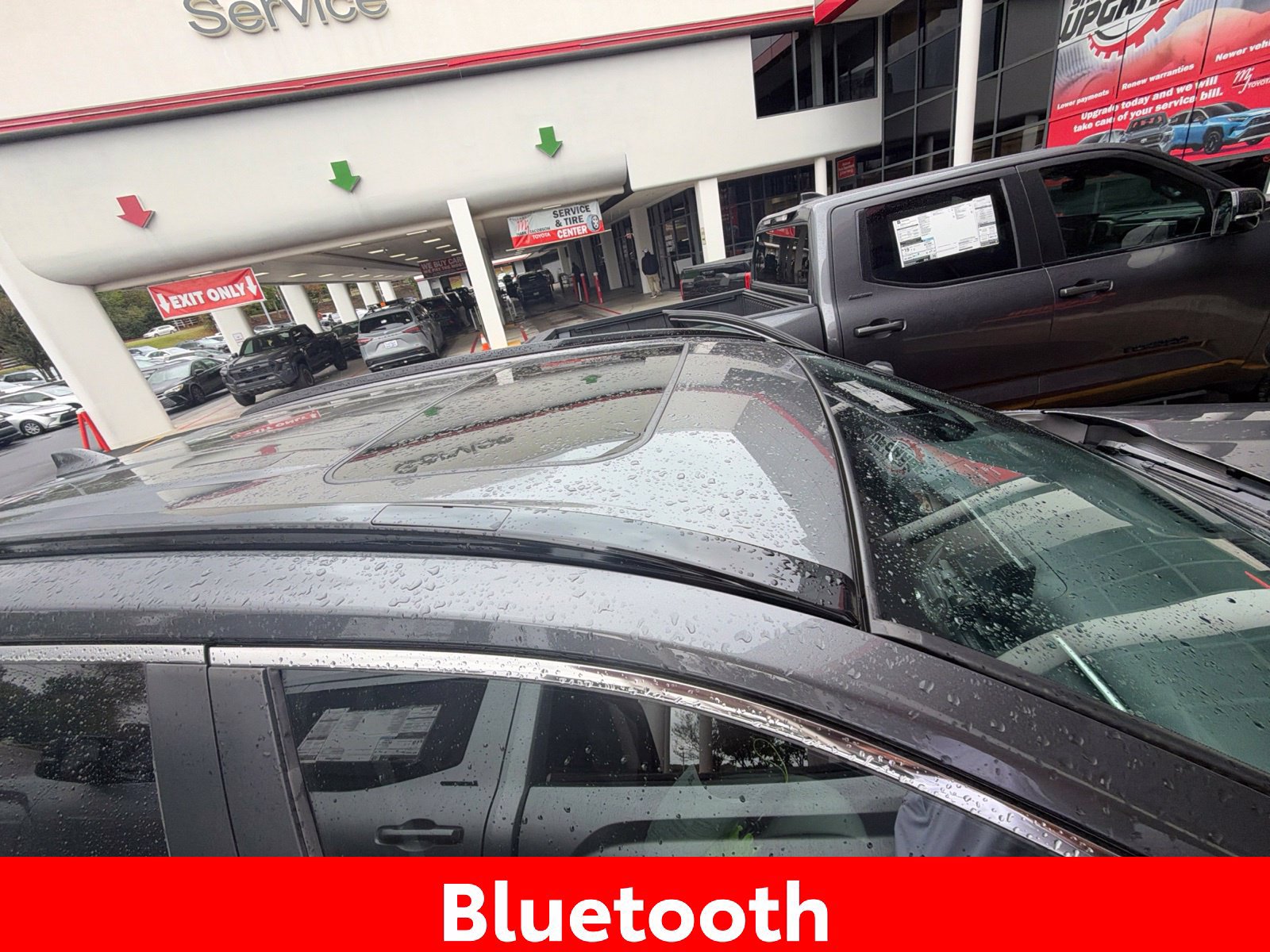 Used 2022 Toyota RAV4 XLE w/ Convenience Package FWD image 9