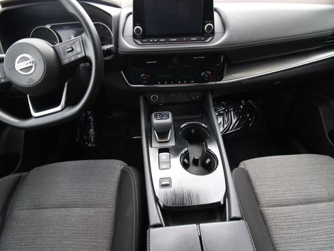 Used 2021 Nissan Rogue SV image 16