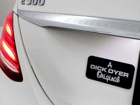 Used 2017 Mercedes-Benz E 300 4MATIC image 41