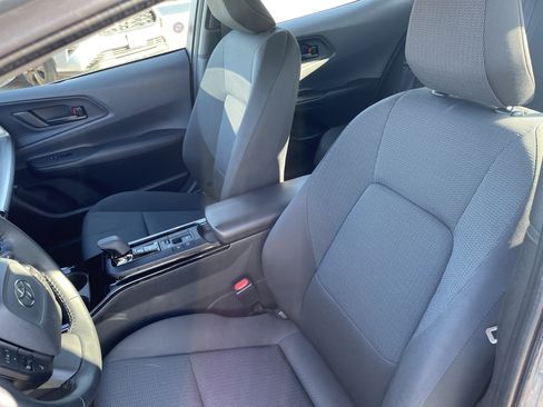 Used 2025 Toyota Prius LE image 11