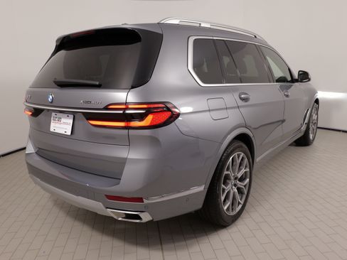 Used 2025 BMW X7 xDrive40i w/ Premium Package AWD/4WD image 11