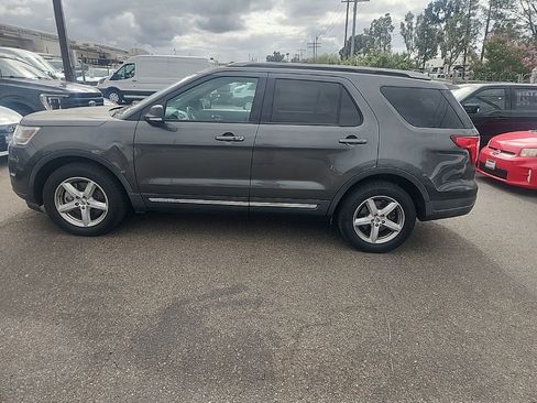 Used 2019 Ford Explorer XLT w/ Equipment Group 202A FWD image 10