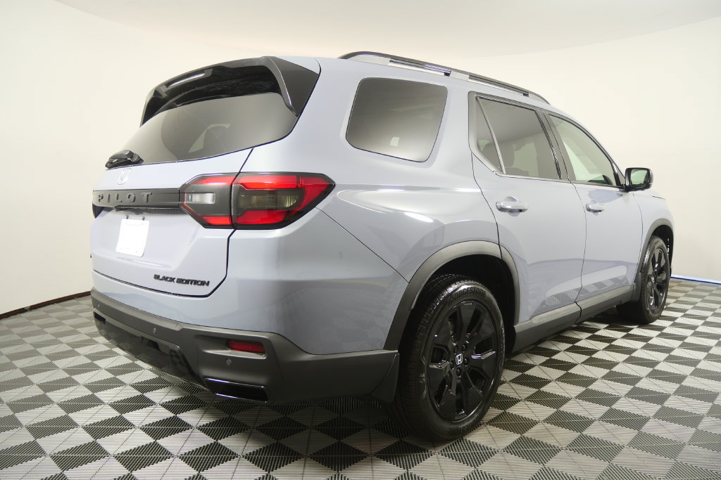 Used 2026 Honda Pilot Black Edition image 4