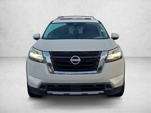 Used 2023 Nissan Pathfinder Platinum FWD image 2