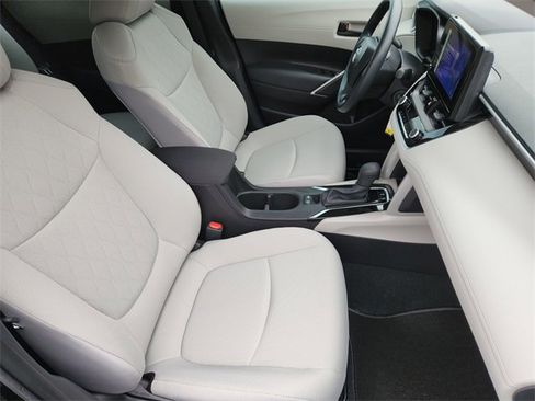 Certified 2025 Toyota Corolla Cross L image 10