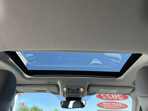 Used 2022 Toyota Highlander XLE AWD/4WD image 19