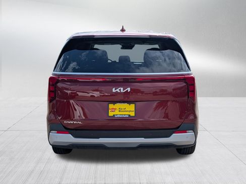 Used 2026 Kia Carnival FWD image 6