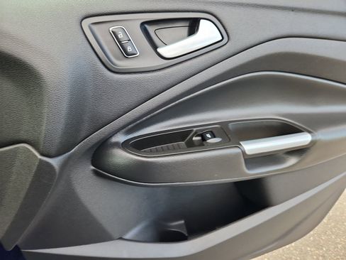 Used 2015 Ford Escape SE image 17