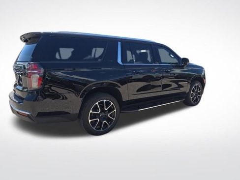 Used 2022 Chevrolet Suburban LS w/ Driver Alert Package RWD image 3