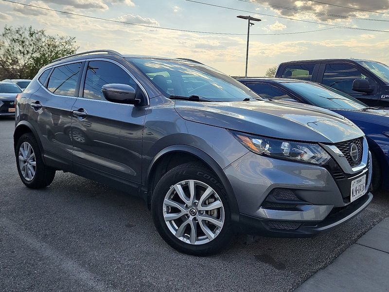 Used 2020 Nissan Rogue Sport SV image 1