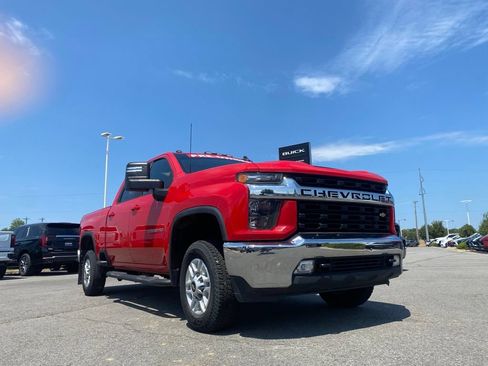 Used 2022 Chevrolet Silverado 2500 LT w/ Convenience Package AWD/4WD image 4