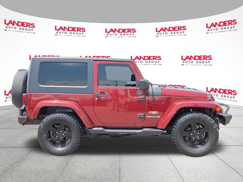 Used 2008 Jeep Wrangler Sahara w/ Dual Top Group AWD/4WD image 2