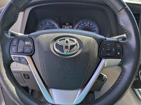 Used 2016 Toyota Sienna XLE w/ XLE Navigation Package image 14