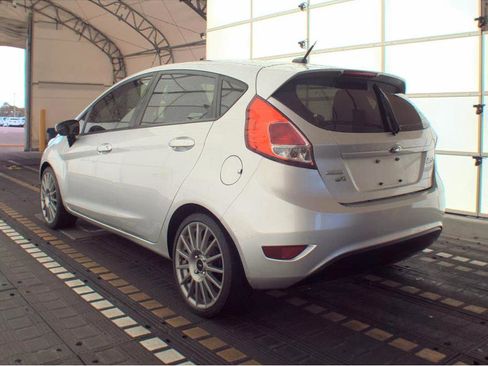 Used 2015 Ford Fiesta SE image 8
