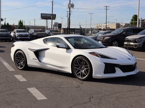 Used 2023 Chevrolet Corvette Z06 image 2
