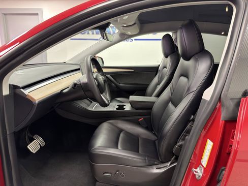 Used 2023 Tesla Model Y Performance AWD/4WD image 9