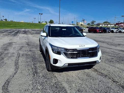 Used 2024 Kia Seltos LX AWD/4WD image 5