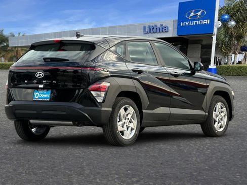 New 2026 Hyundai Kona SE image 2