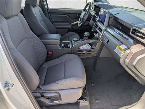 Used 2025 Toyota Tacoma SR5 AWD/4WD image 16